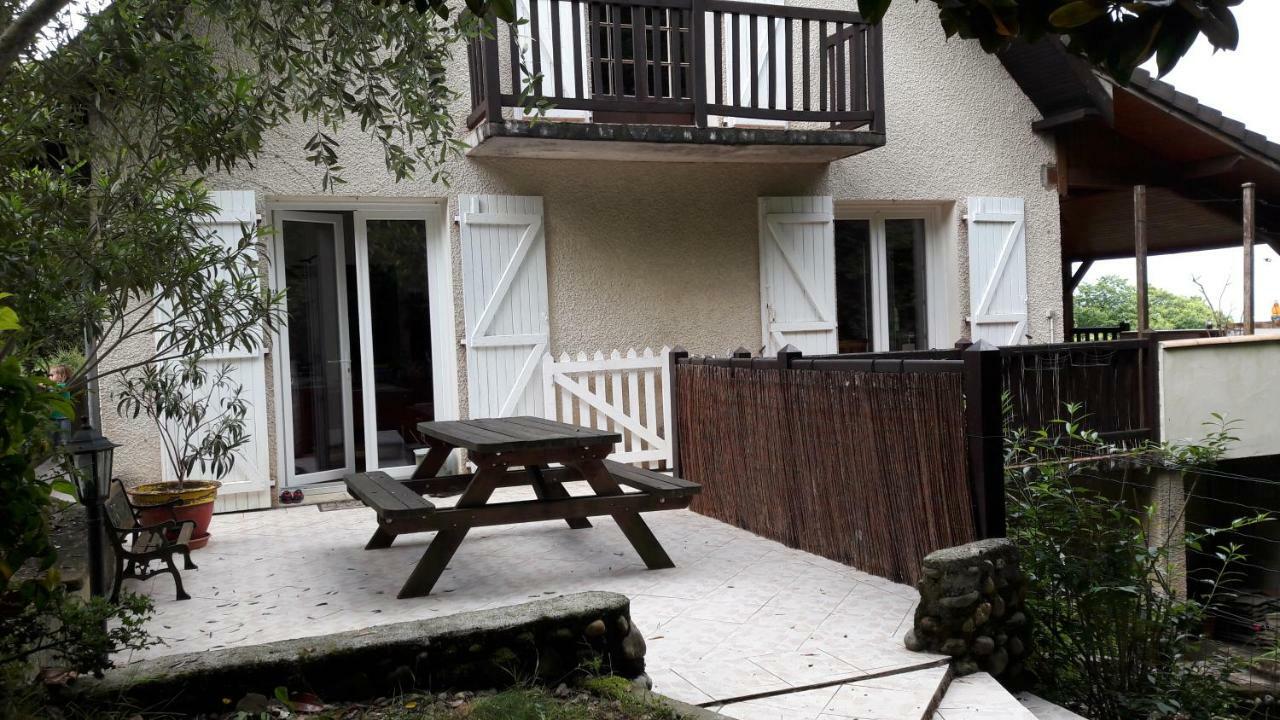 B&B En Plein Coeur De La Foret Artiguelouve Exterior photo